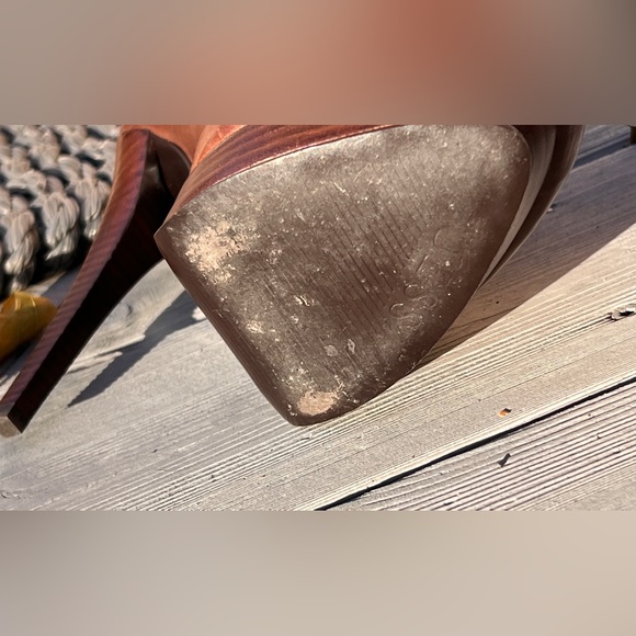 Guess WGREAGAN - Rich Burnished Brown Leather Wood-tone Platform 5” Heels pumps - Picture 10 of 14